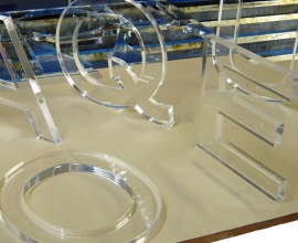 Các phương pháp cắt tấm mica? Ưu và nhược điểm từng phương pháp