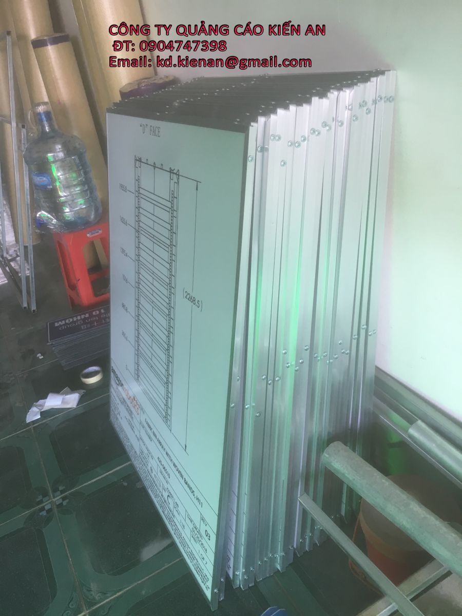 Bảng nội bộ công ty: in decal cán lên fomex 10mm, nẹp nhôm
